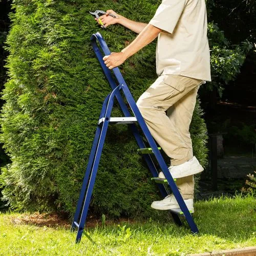 Стремянка, 4 ступени, стальной профиль, алюминиевые ступени Сибртех фото 8 Стремянка, 4 ступени, стальной профиль, алюминиевые ступени Сибртех фото 8